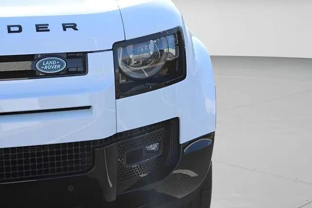 2025 Land Rover Defender 110 P500 X-Dynamic SE