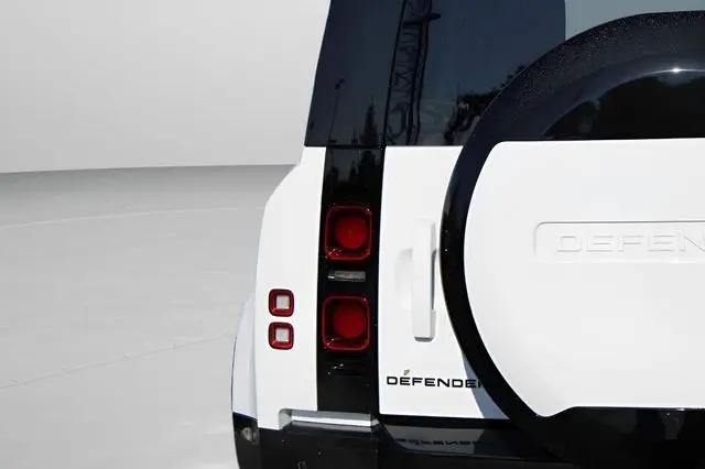 2025 Land Rover Defender 110 P500 X-Dynamic SE