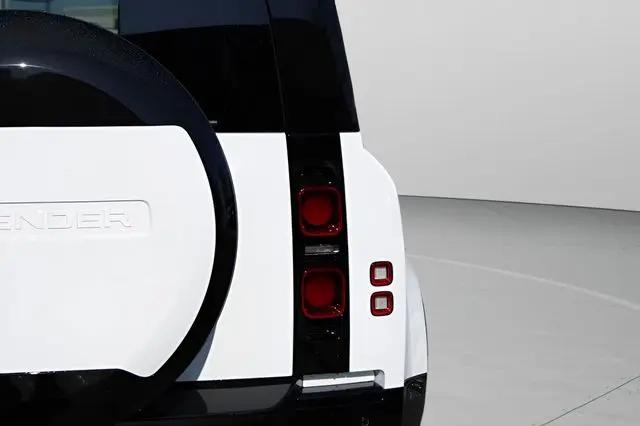 2025 Land Rover Defender 110 P500 X-Dynamic SE