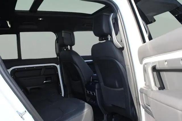 2025 Land Rover Defender 110 P500 X-Dynamic SE