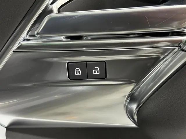 2026 Land Rover Range Rover P400 SE 7 Seat