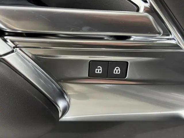 2026 Land Rover Range Rover P400 SE 7 Seat
