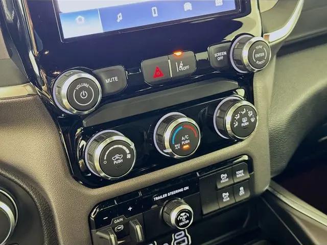 2026 Ram 1500 Express Crew Cab 4x4 5'7" Box