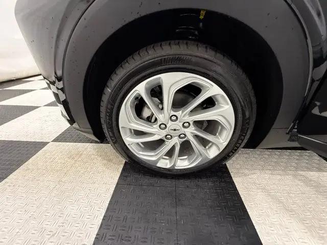 2027 Chevrolet Bolt LT FWD