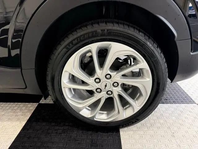2027 Chevrolet Bolt LT FWD
