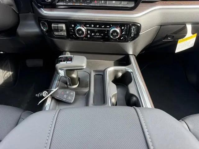 2026 GMC Sierra 1500 Crew Cab, Short Bed, SLT, RWD