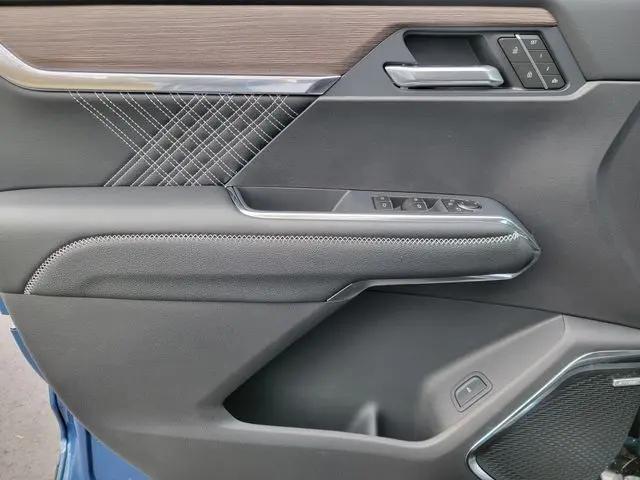 2026 GMC Acadia Denali AWD