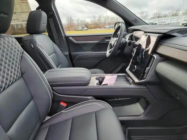 2026 GMC Acadia Denali AWD