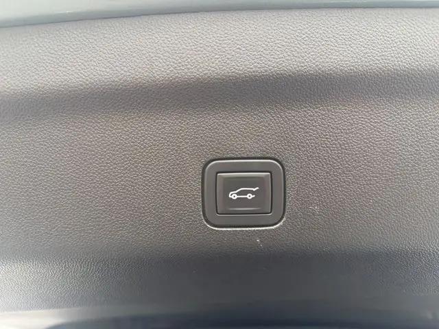 2024 Chevrolet Suburban 4WD RST