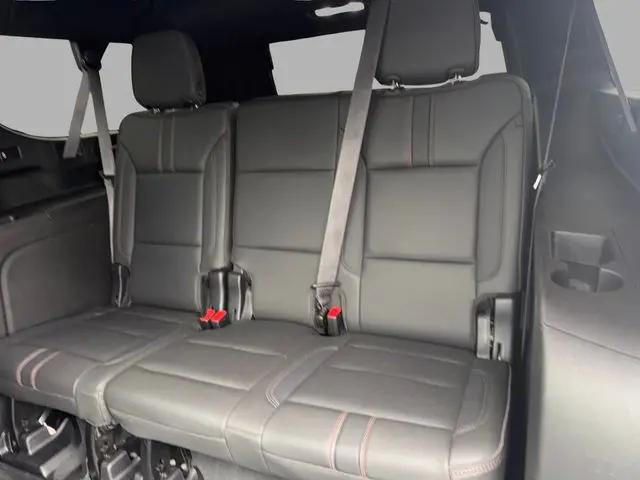 2024 Chevrolet Suburban 4WD RST
