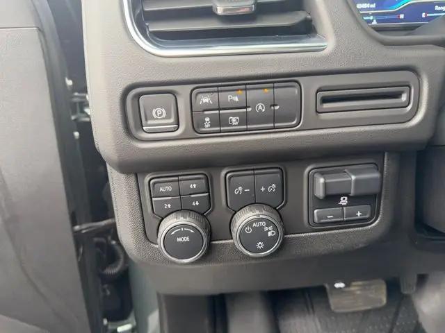 2024 Chevrolet Suburban 4WD RST