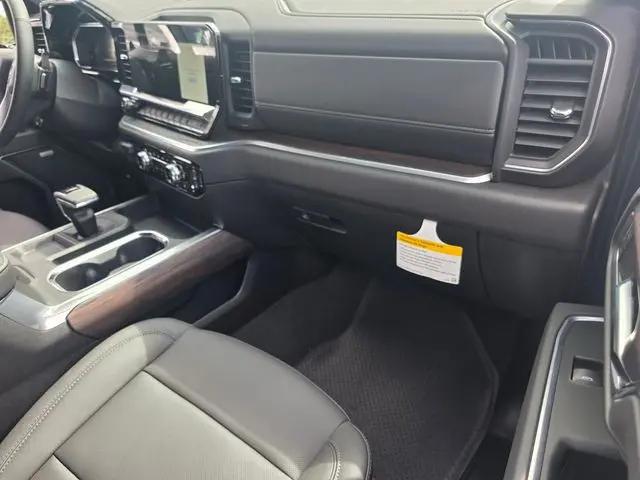 2026 GMC Sierra 1500 Crew Cab, Short Bed, SLT, 4WD