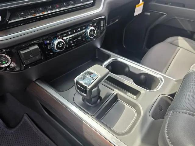 2026 GMC Sierra 1500 Crew Cab, Short Bed, SLT, 4WD