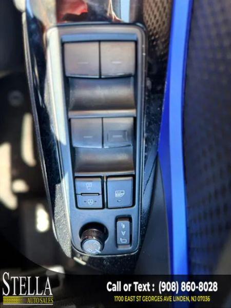 2022 Toyota C-HR XLE