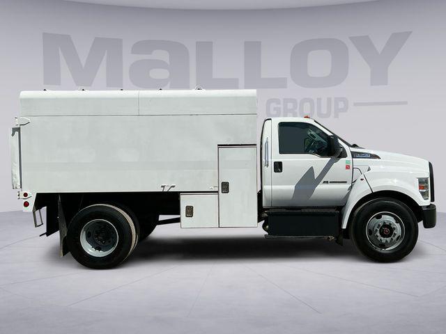 2016 Ford F-750 Base