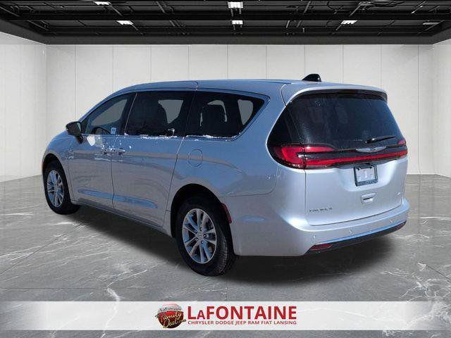 2026 Chrysler Pacifica Select AWD