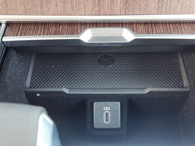 2026 Land Rover Range Rover P400 SE 7 Seat