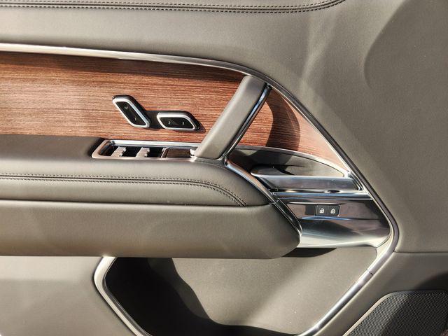 2026 Land Rover Range Rover P400 SE 7 Seat