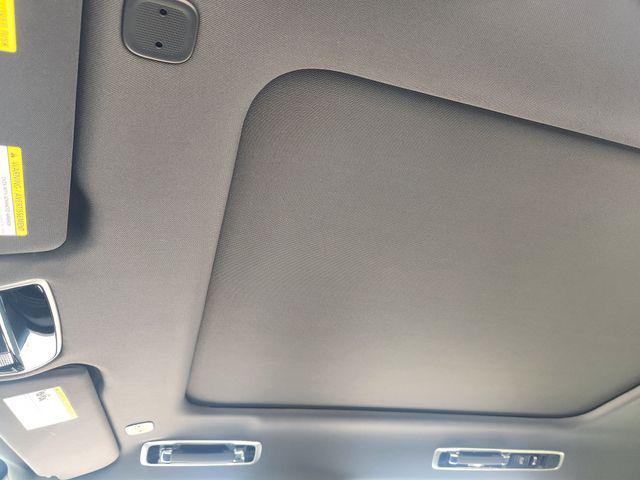 2026 Land Rover Range Rover P400 SE 7 Seat