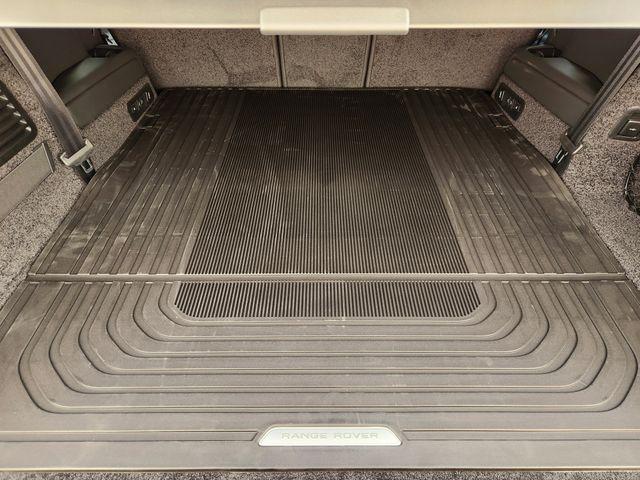 2026 Land Rover Range Rover P400 SE 7 Seat