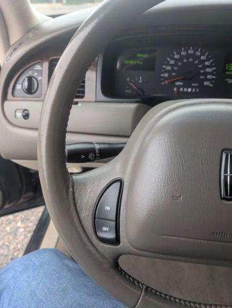 1999 Lincoln Town Car Executive
