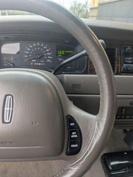 1999 Lincoln Town Car Executive