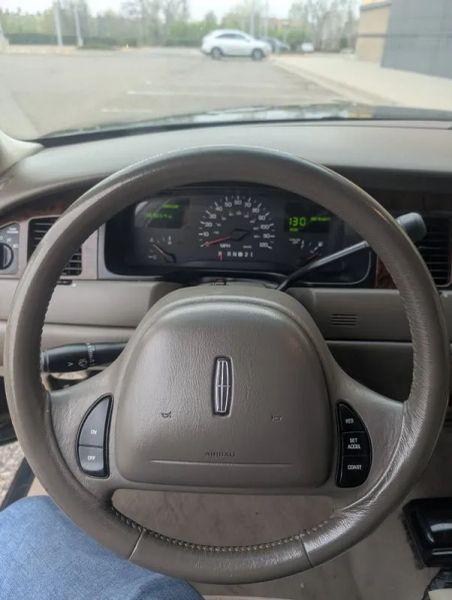 1999 Lincoln Town Car Executive