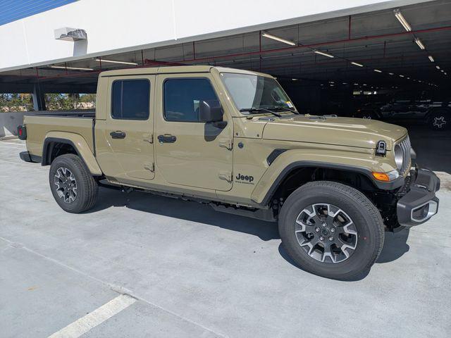 2026 Jeep Gladiator GLADIATOR SAHARA 4X4