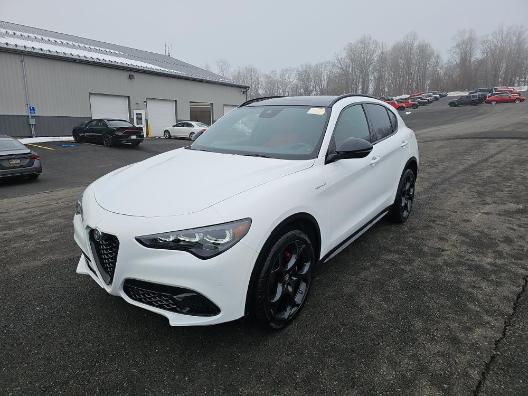 /2024 Alfa-Romeo Stelvio
