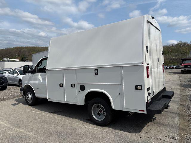 2025 GMC Savana Cutaway Work Van