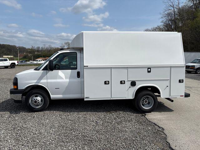2025 GMC Savana Cutaway Work Van