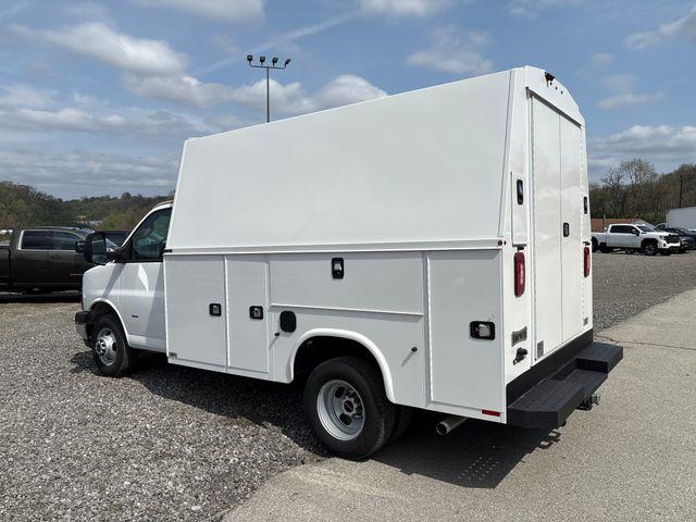 2025 GMC Savana Cutaway Work Van