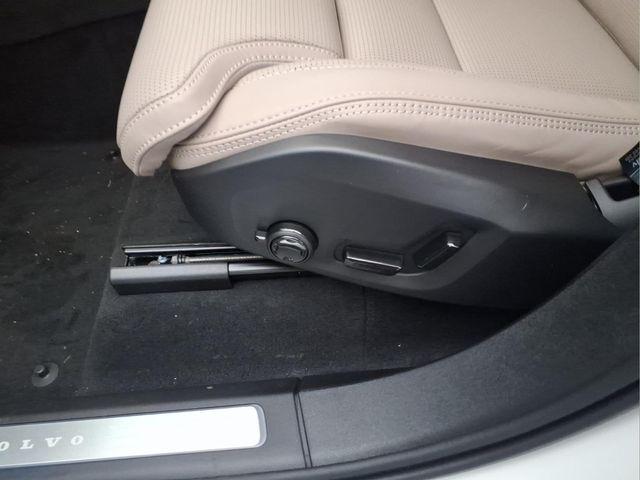 2026 Volvo XC90 Ultra, B6 AWD Gas (mild hybrid), Gasoline, Bright, 7 Seats