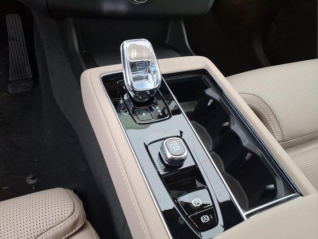 2026 Volvo XC90 Ultra, B6 AWD Gas (mild hybrid), Gasoline, Bright, 7 Seats