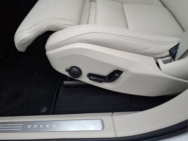 2026 Volvo XC90 Ultra, B6 AWD Gas (mild hybrid), Gasoline, Bright, 7 Seats