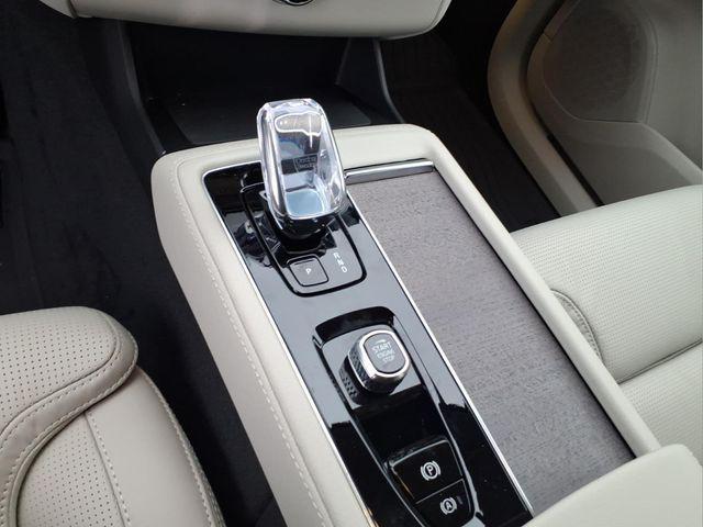 2026 Volvo XC90 Plug-In Hybrid Ultra, T8 AWD, Electric/Gasoline, Bright, 6 Seats