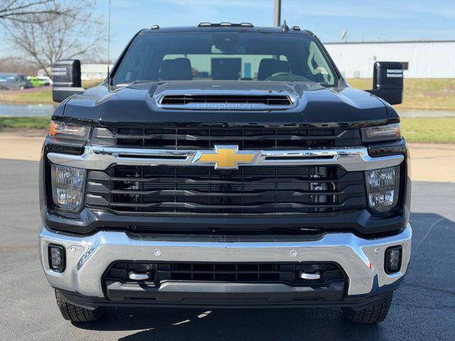 2026 Chevrolet Silverado 3500HD Crew Cab, Long Bed, LT Dual Rear Wheel, RWD