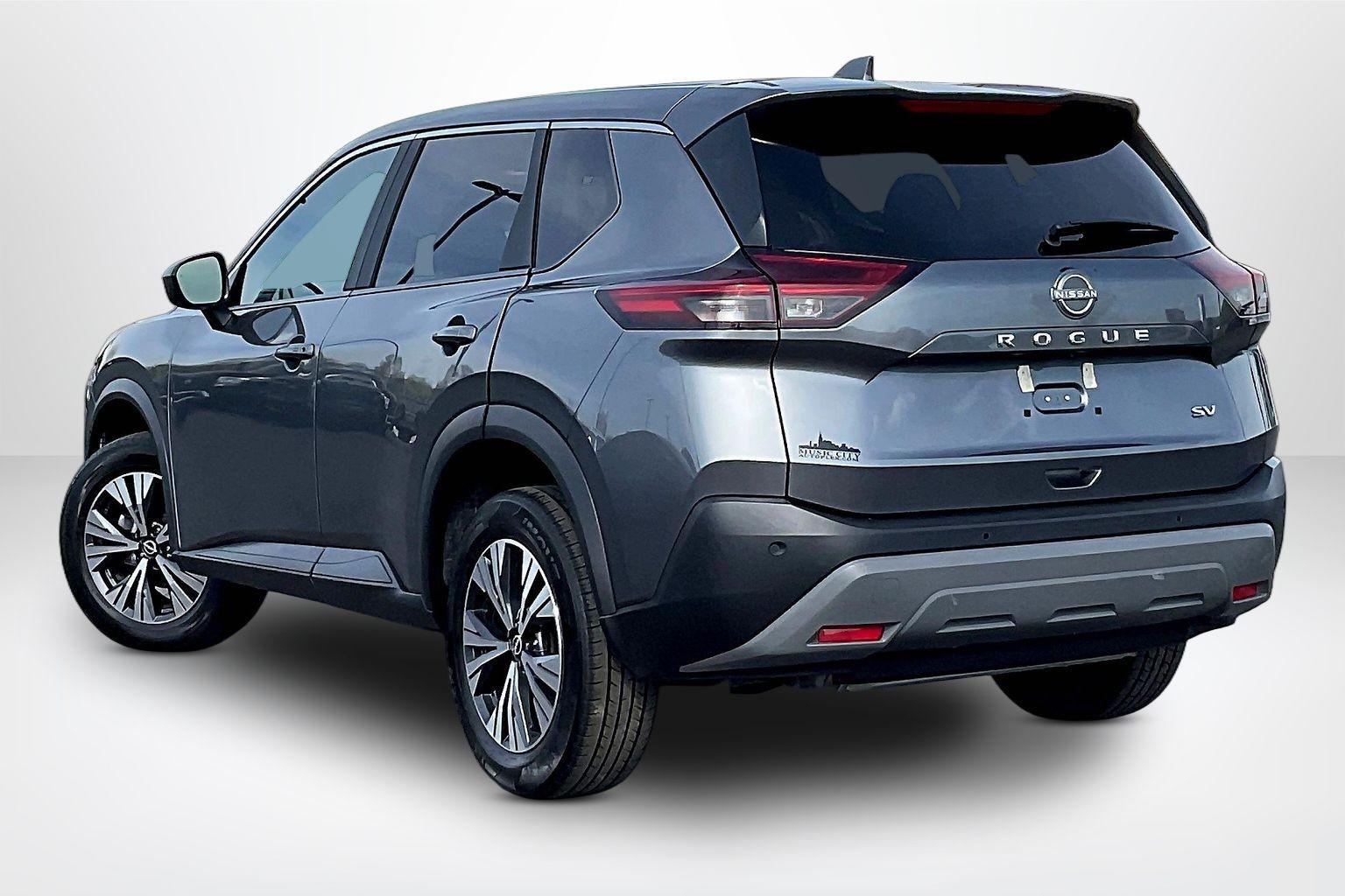 View vehicle photo 5