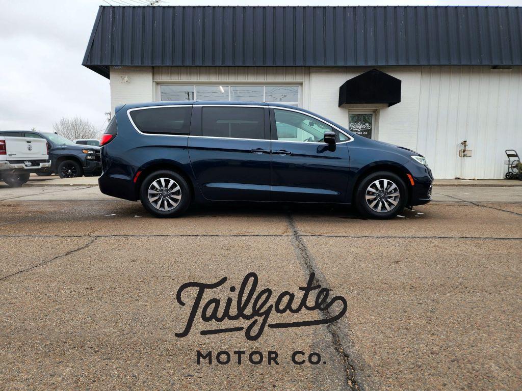 2024 Chrysler Pacifica PHEV Select