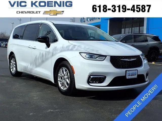 2024 Chrysler Pacifica Touring L for sale in Carbondale, IL