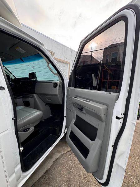 2015 Ford E-350 Cutaway Base