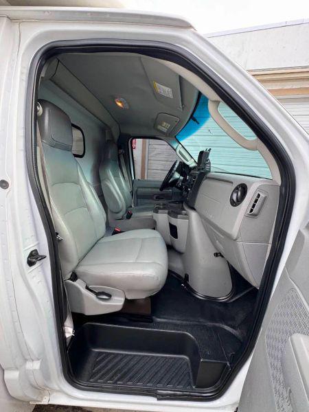 2015 Ford E-350 Cutaway Base