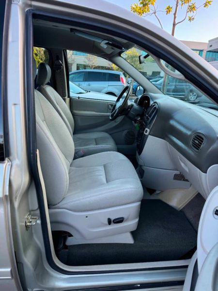 2005 Dodge Grand Caravan SXT