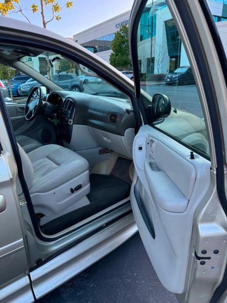 2005 Dodge Grand Caravan SXT