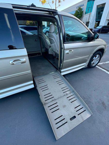 2005 Dodge Grand Caravan SXT