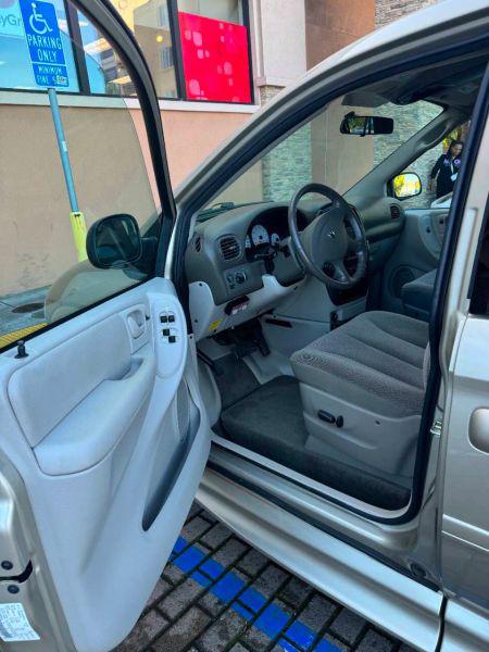 2005 Dodge Grand Caravan SXT