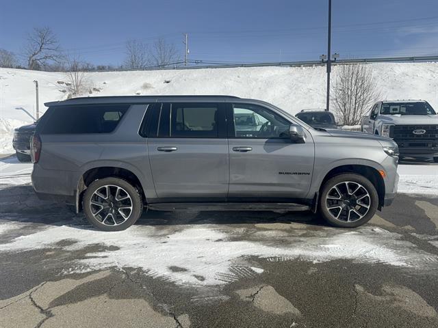 2022 Chevrolet Suburban 4WD RST