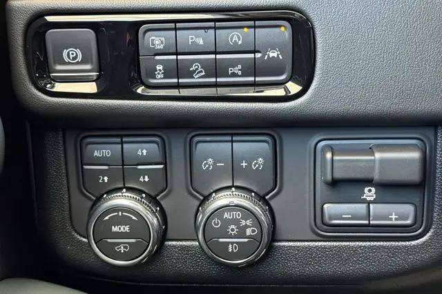 2026 GMC Yukon XL 4WD AT4