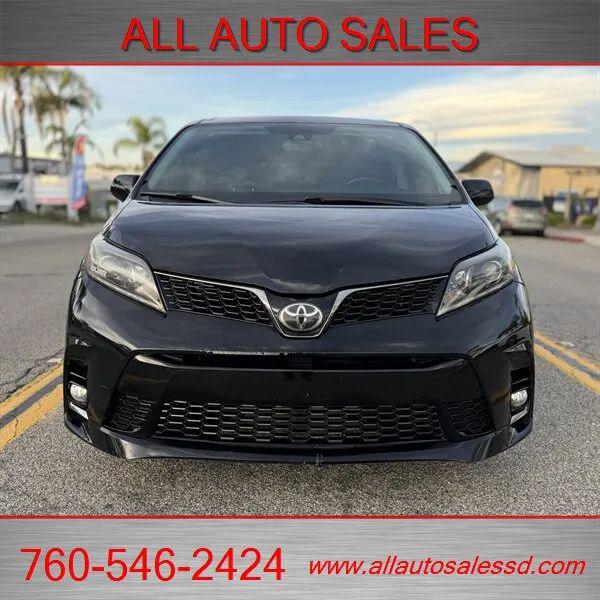 2018 Toyota Sienna SE 8 Passenger