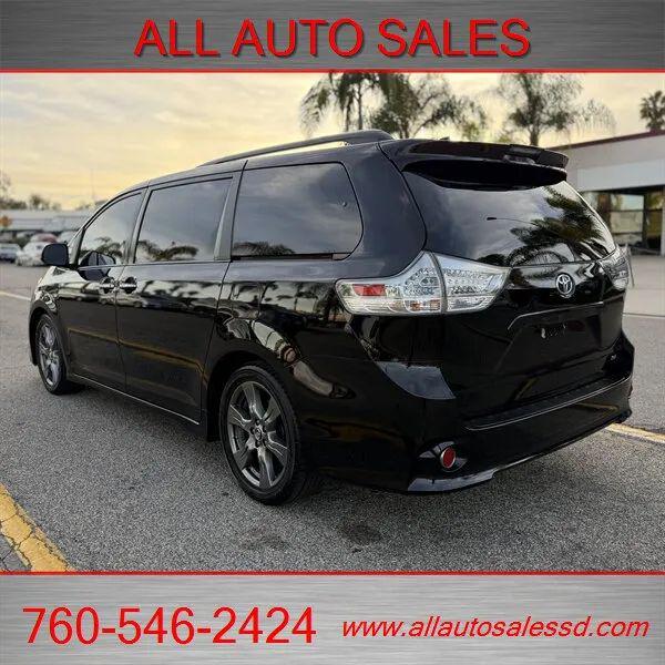 2018 Toyota Sienna SE 8 Passenger